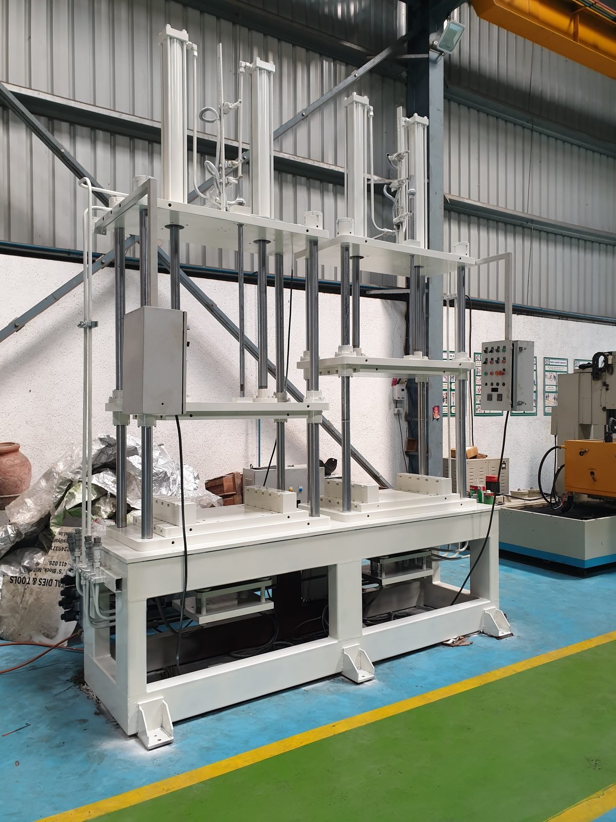 Hydraulic Stationary GDC Machine semi-product, Desire Hydraulics Pune facility