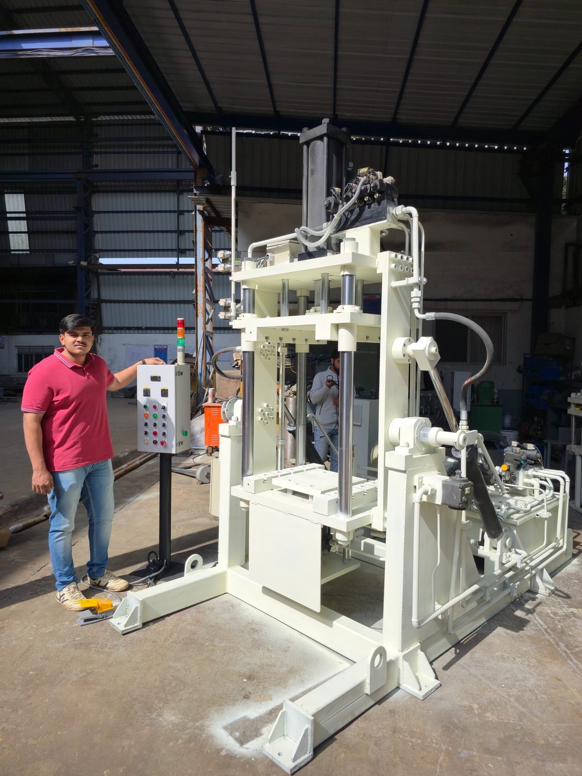 Four-Pillar Gravity Die Casting Tilting Machine semi-product with operator, Pune