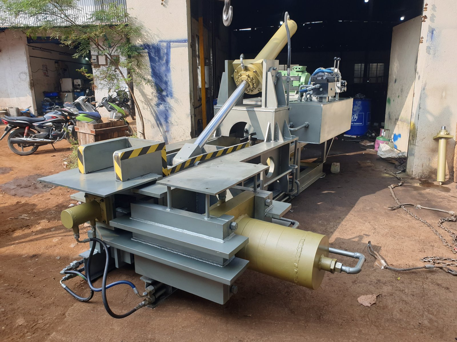 Hydraulic Baler Machine with gold ram cylinder and hoist hook, manufactured by Desire Hydraulics, Pune