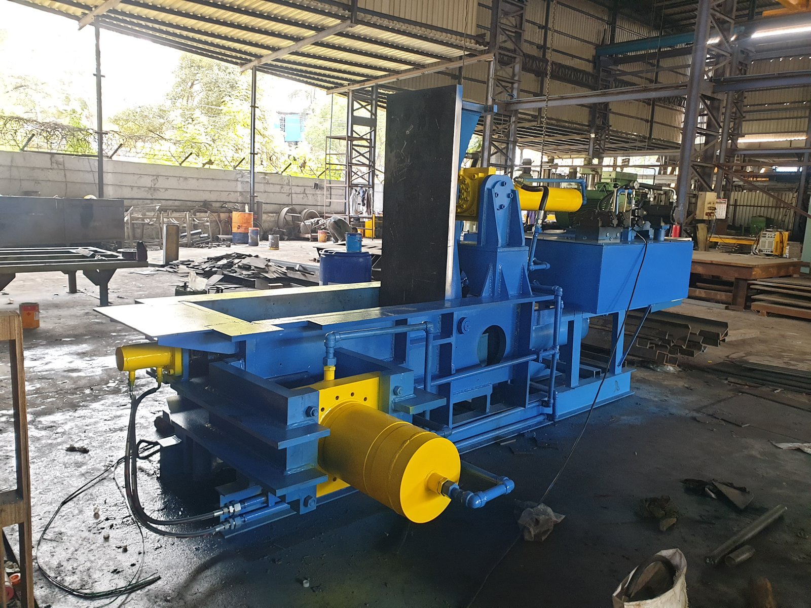 Blue Hydraulic Baler Machine with twin yellow ram cylinders, Desire Hydraulics Pune