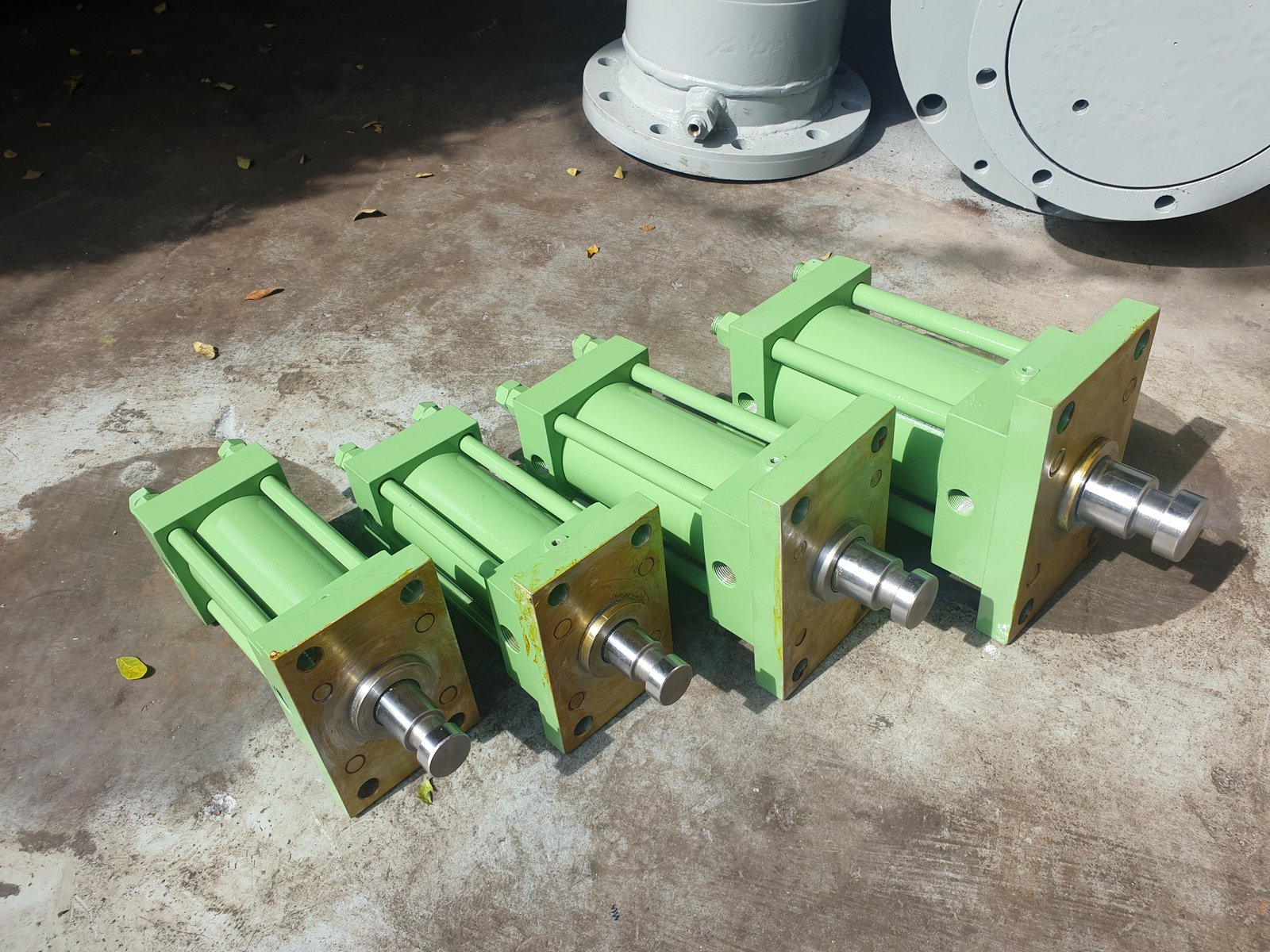 Set of tie-rod Hydraulic Cylinders of different stroke lengths manufactured by Desire Hydraulics, Pune
