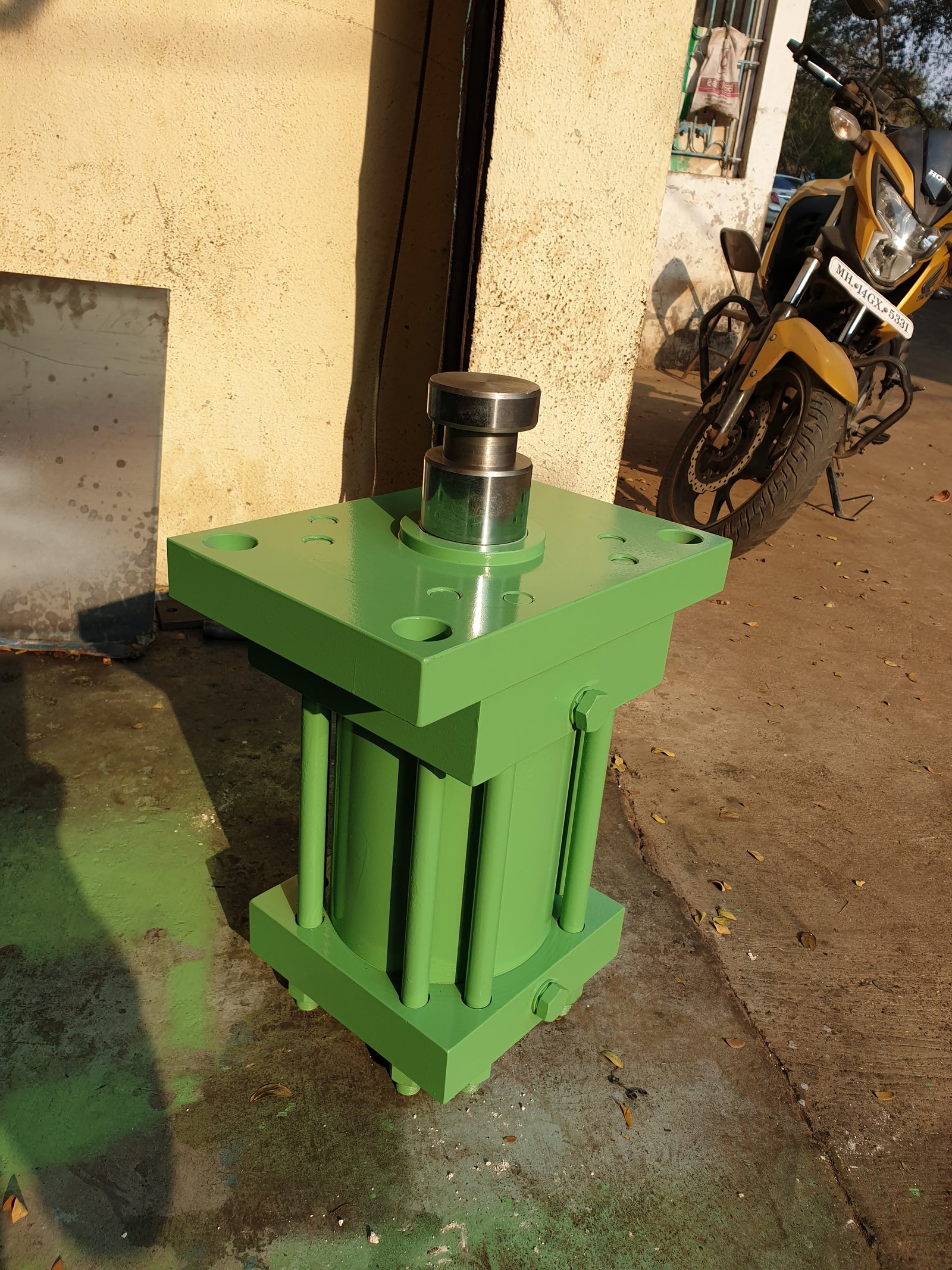 Tie-rod Hydraulic Cylinder with clevis mounting, manufactured by Desire Hydraulics, Pune