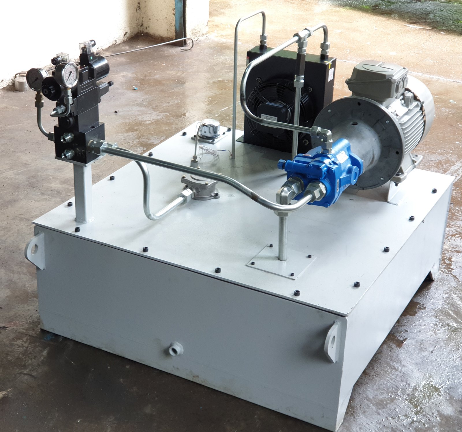 Compact Hydraulic Power Pack with motor, oil cooler and directional valve bank, manufactured in Pune