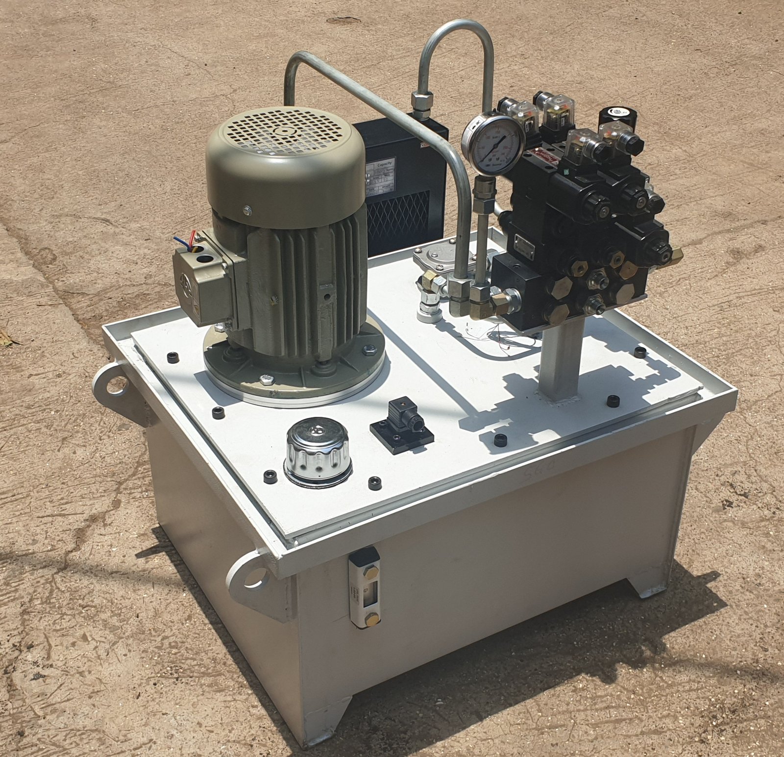 Hydraulic Power Pack unit with solenoid valve manifold and pressure gauge, Desire Hydraulics Pune