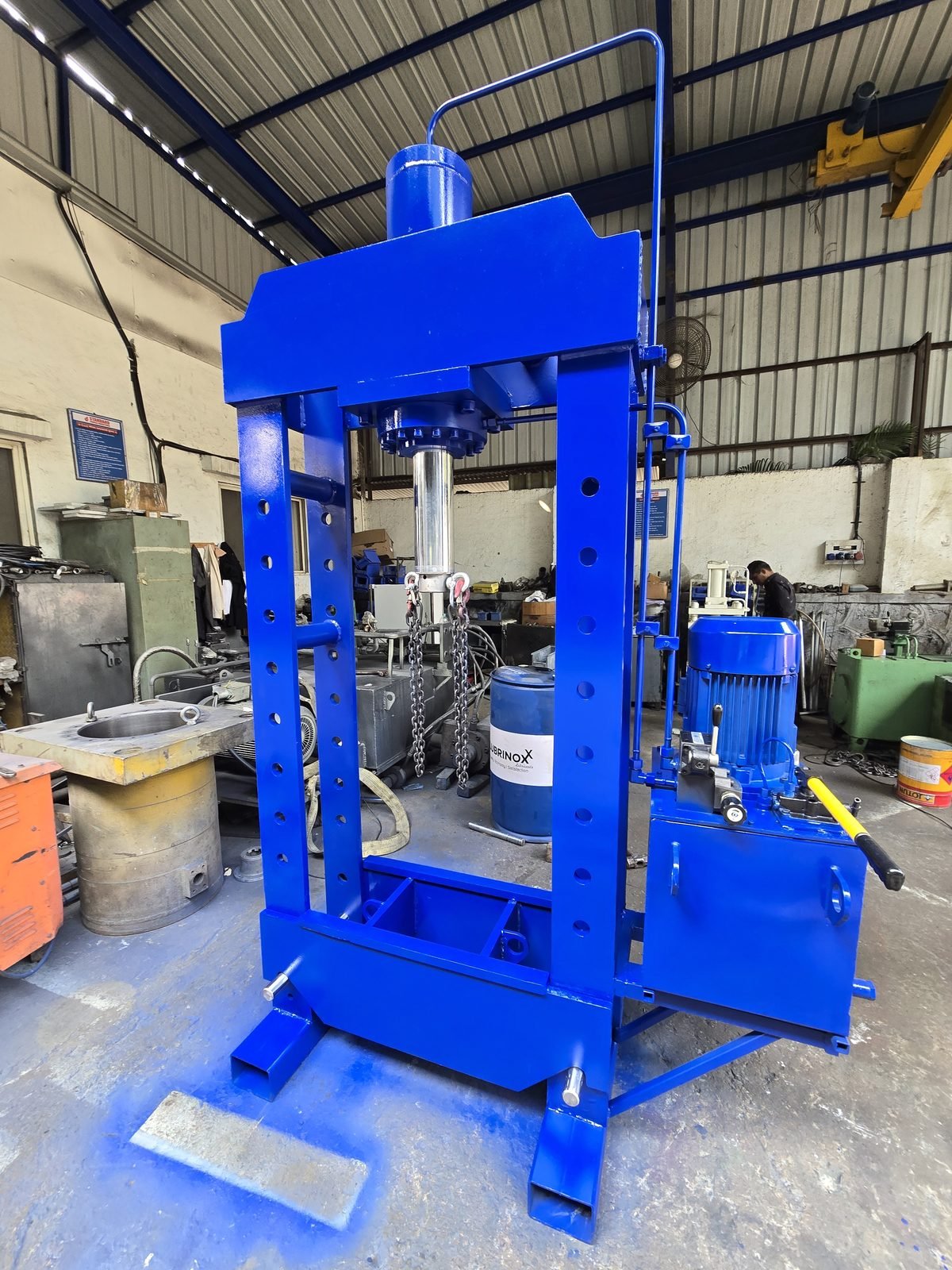 Blue H-Frame Hydraulic Workshop Press with chain hoist, Desire Hydraulics Pune