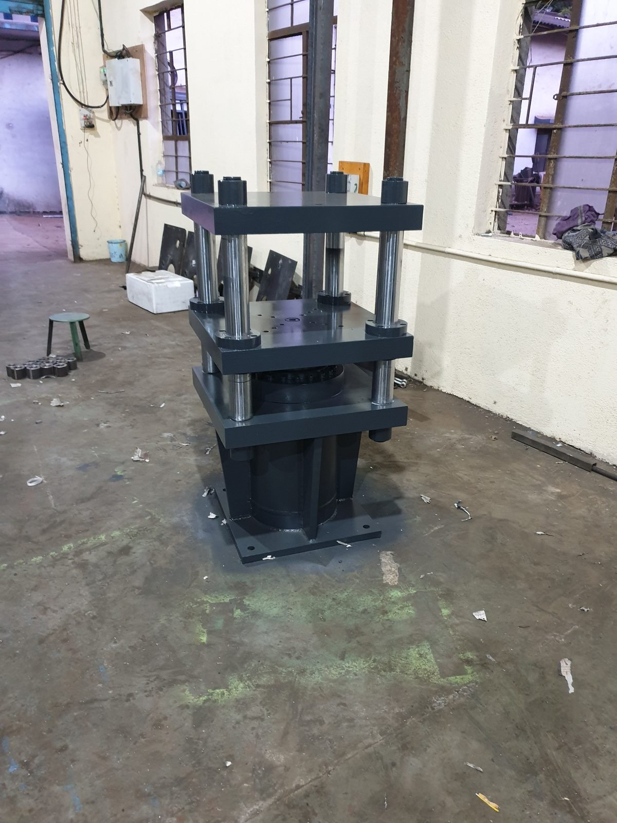 100 Ton Rubber Compression Machine semi-product frame, Desire Hydraulics Pune
