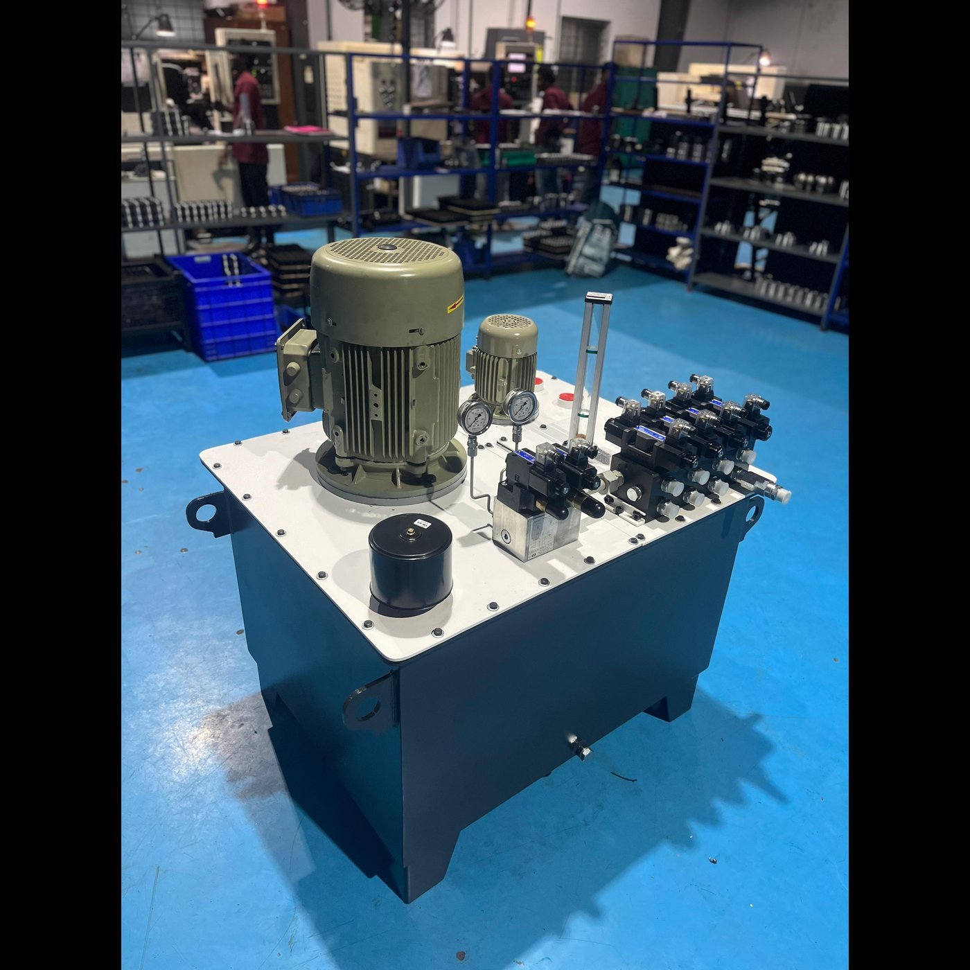 Hydraulic power pack with valve manifold, oil level gauge and pressure gauges during final quality check on the factory floor at Desire Hydraulics
